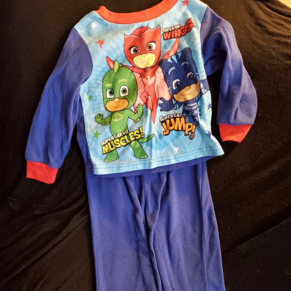 💥3 for $10💥 PJ Masks 2T fleece pjs